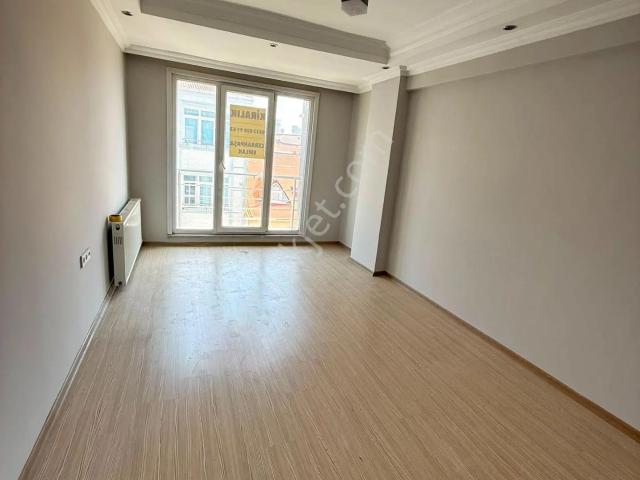 Esenyurt Üçevler Mahallesi’nde Asansörlü Binada Kiralık 1+1 Daire