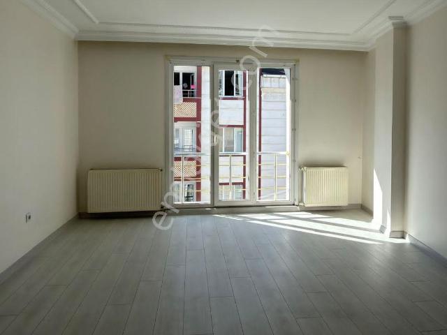 Esenyurt Üç Evler Arakat Yeni Tatilatan Çıkmış 2+1