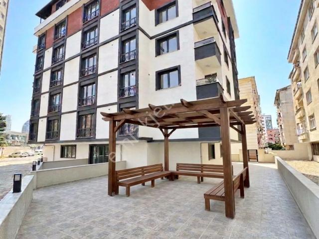 Esenyurt Üçevler'de Kiralık 1+1 Teraslı Daire