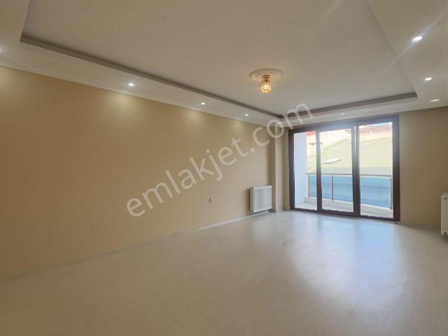 Esenyurt Yeşikent Mahallesi 2+1 Ara Kat Kiralık Daire