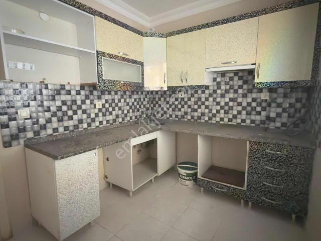 Esenyurt Yenikent Mahallesi Bahçe Katı İskanlı Satılık 2+1