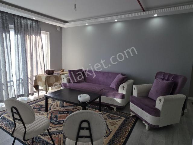 Esenyurt Zafer Mahallesi'nde Sitede Eşyalı Temiz Daire