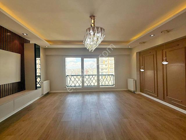 Esenyurt Ak Towers Sitesi 2+1 Balkonlu Kiralık Daire