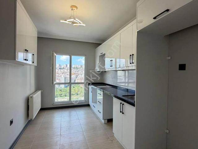 Esenyurt Akevler Mahallesi 2+1 110 M2 Kiralık Boş Daire Site İçerisinde Full Dekorlu Şehir Manzaralı