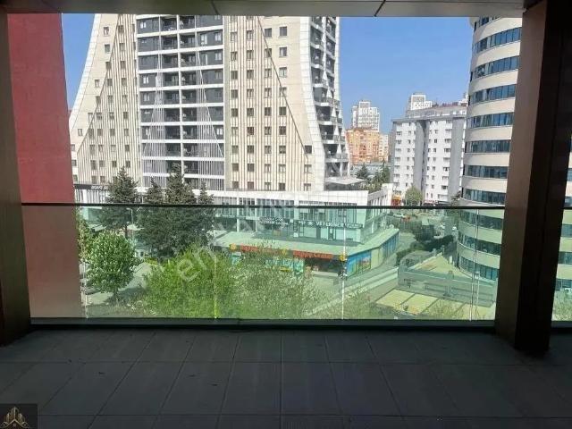 Esenyurt Cumhuriyet Mahallesi’nde Metrobüse Yakın Teraslı 1+1 Kiralık Daire