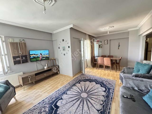 Esenyurt Cumhuriyet Mahallesinde Satılık 3+1 Sitede Ferah Daire