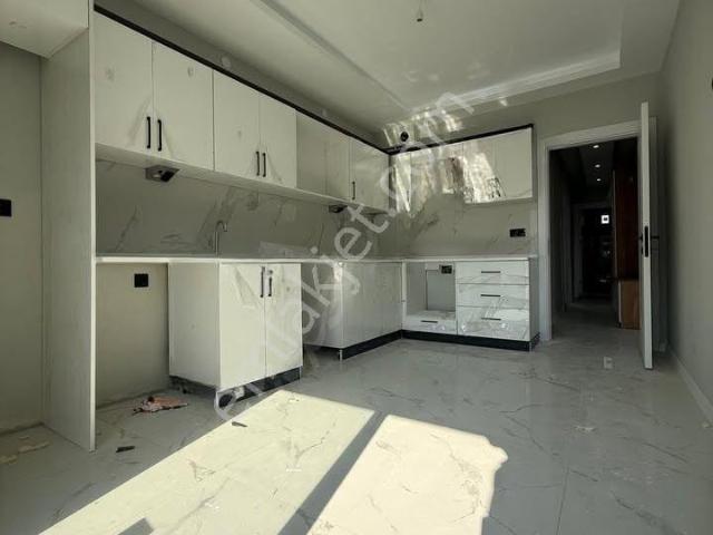 Esenyurt Güzelyurt Mah Marmara Park Avm Yakın Metrobüse Komşu 3+1 Dairemiz