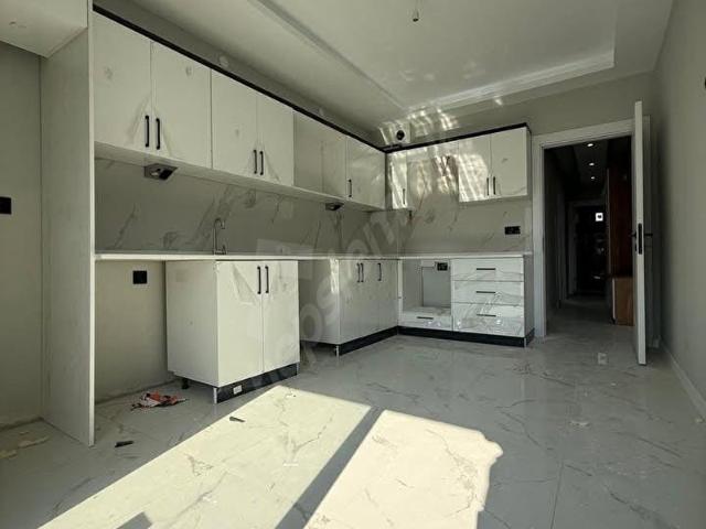 ESENYURT GÜZELYURT MAH MARMARA PARK AVM YAKIN METROBÜSE KOMŞU 3+1 DAİREMİZ