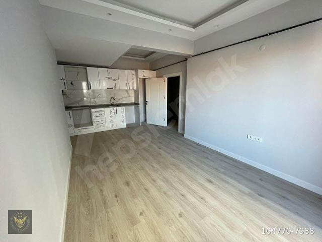 ESENYURT GÜZELYURT MAH MERKEZİ KONUMDA METROBÜSE KOMŞU 1+1 DAİREMİZ