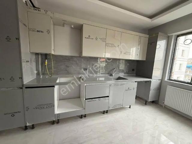 Esenyurt Güzelyurt Mah Geniş M2 Li,kilerli,metrobüse Komşu 2+1 Dairemiz