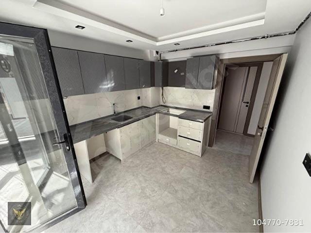 ESENYURT GÜZELYURT MAHALLESİNDE MARMARA PARK AVM METROBÜSE YAKIN 3+1 DAİREMİZ