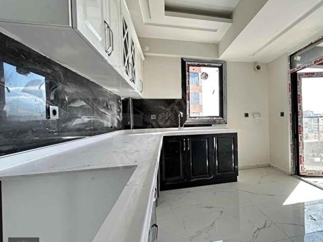 ESENYURT GÜZELYURT MAHALLESİNDE MARMARA PARK AVM YAKIN METROBÜSE KOMŞU 2+1 DAİREMİZ