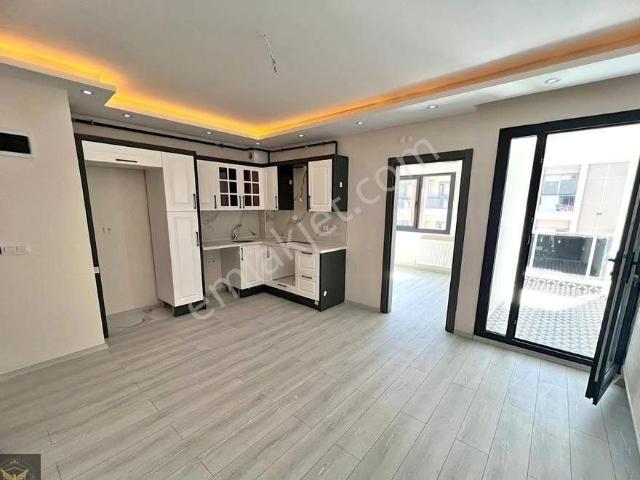 Esenyurt Güzelyurt Mahallesi'nde Metrobüse Yürüme Mesafesinde 1+1 Dairemiz