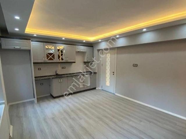 Esenyurt Güzelyurt Mahallesinde Aile Oturumuna Uygun İskanlı Metrobüse Komşu 3+1 Dairemiz