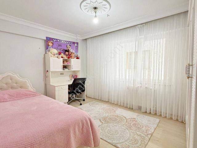 Esenyurt Hürriyet Mah.3+1 130m2 Tek Daire Üzeri Yüksek Giriş