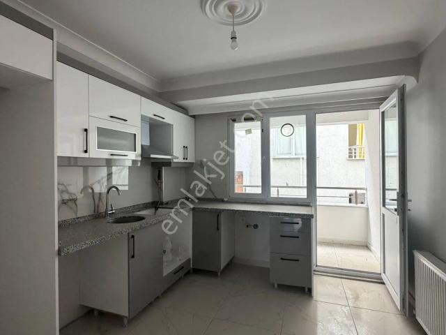 Esenyurt İncirtepe Mahallesi 2+1 Arakat Dublex Kiralık Boş Daire Belediyeye 10 Dk. Yürüme Mesafesi
