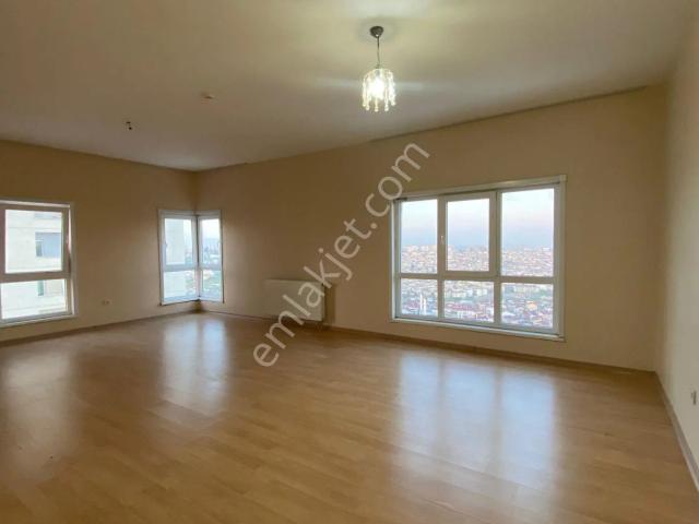 Esenyurt Kıraç Necip Fazıl Kısakürek Mahallesi 3+1 150 M2 Kiralık Boş Daire Site İçi Şehir Manzaralı
