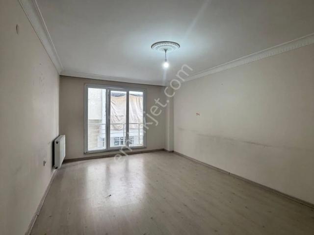 Esenyurt Kıraç Necip Fazıl Kısakürek Mahallesi 3+1 Yüksek Giriş Balkonlu Arka Cephe Kiralık Boş Dair