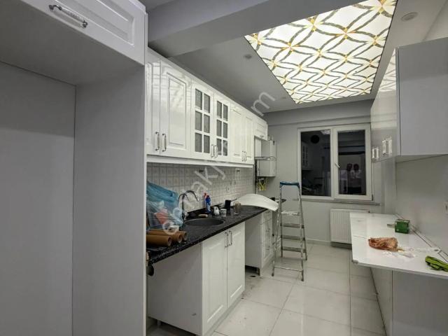 Esenyurt Kıraç Hürriyet Mahallesi 2+1 1.kat Acil Kiralık Boş Daire Cadde Üzeri Balkonlu Klimalı