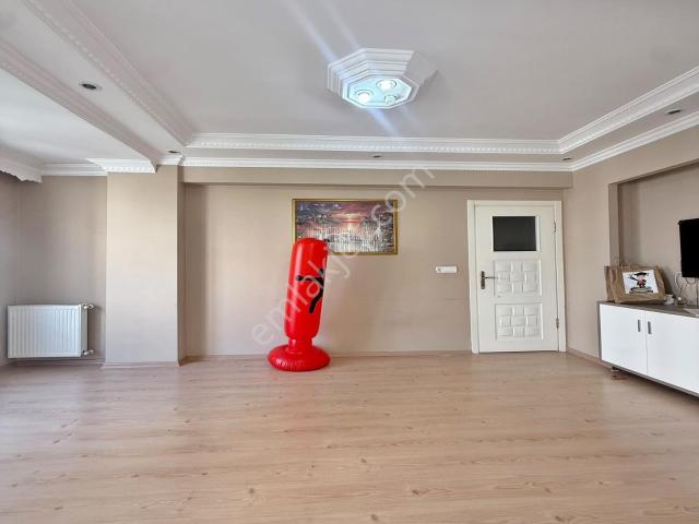 Esenyurt Mehterçeşme Mah 3+1 130m2 Asansörlü Çift Balkonlu 5.200