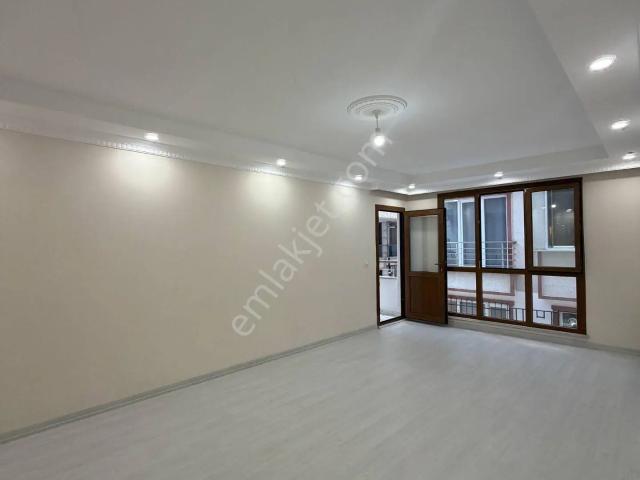 Esenyurt Mehterçeşme Mahallesi 2+1 100 M2 Kiralık Boş Daire 2.kat Çift Balkonlu Asansörlü Sıfır Gibi
