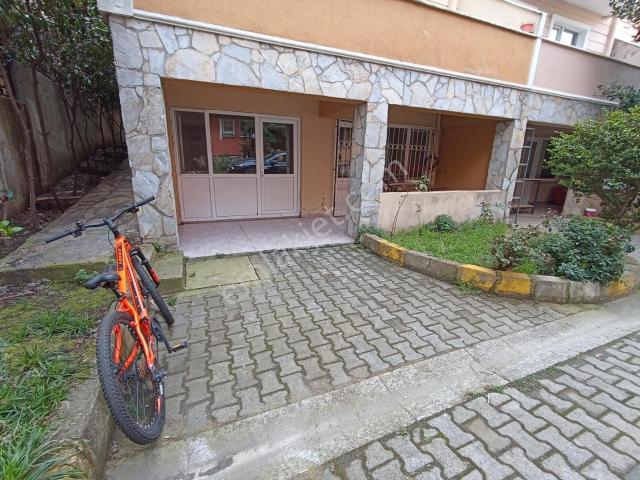 Esenyurt Merkezde 75 M2 1+1 Site İçinde Bahçekatı Ön Cephe Boş