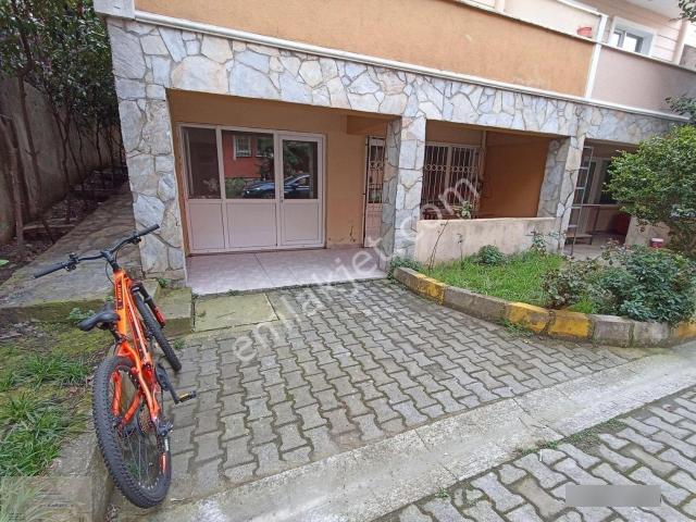 Esenyurt Merkezde 75 M2 1+1 Site İçinde Bahçekatı Ön Cephe Boş