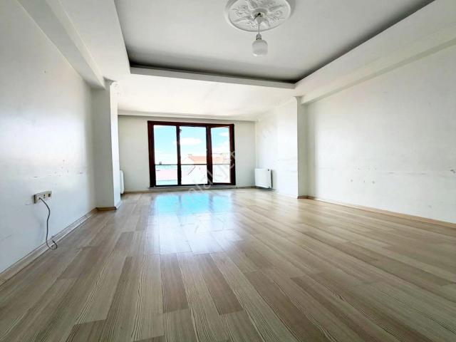 Esenyurt Meydan'da Geniş Balkonlu Kiralık 2+1 Daire