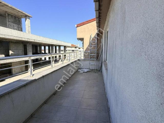 Esenyurt Meydanda Kiralık 2+1 110m2 Daire