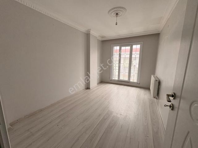 Esenyurt Pınar Mahallesinde Ara Kat Daire