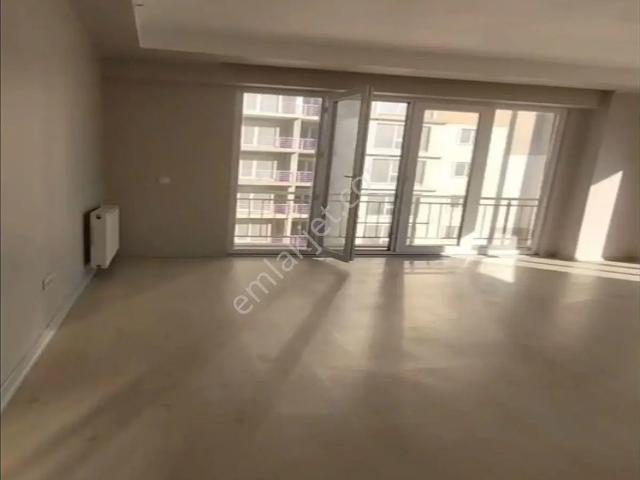 Esenyurt Piri Reis Mahallesi'nde Site İçi 3+1 Kiralık Daire