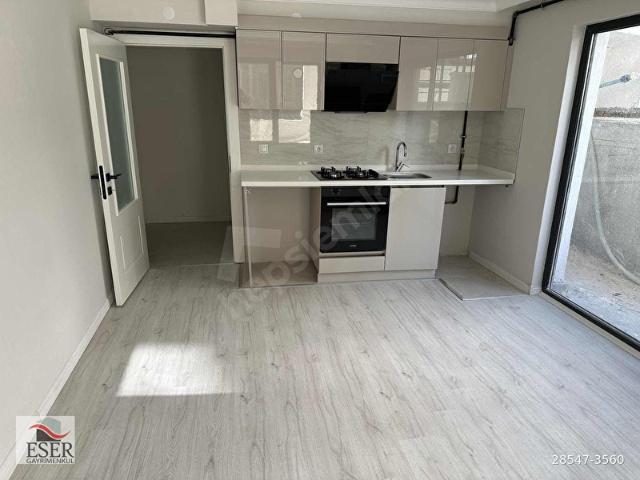 ESER'DEN SAVAŞ SOKAK TA SIFIR BİNADA KİRALIK 1+1 KOMBİLİ DAİRE