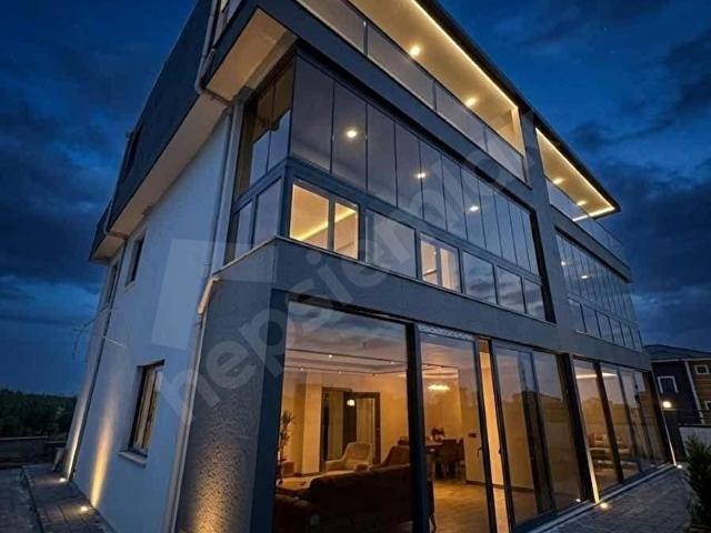 ESERDEN SİTE İÇİ BULVAR ÜZERİ LÜKS KALİTELİ TRİPLEKS 4+1 VİLLA