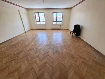 Esertepe Bankalar Caddesinde 5+1 Açık Teraslı Yeni Boyalı Güney