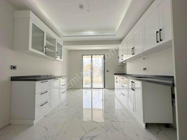 Esertepe Mahallesi'nde Site İçerisinde|kapalı Yüzme Havuzlu 3+1