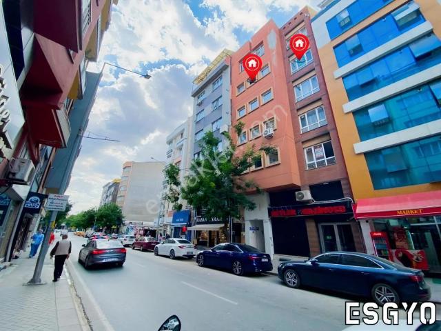 Esgyo'dan Şair Fuzuli Caddesi Üzerinde Kiralık 3+1