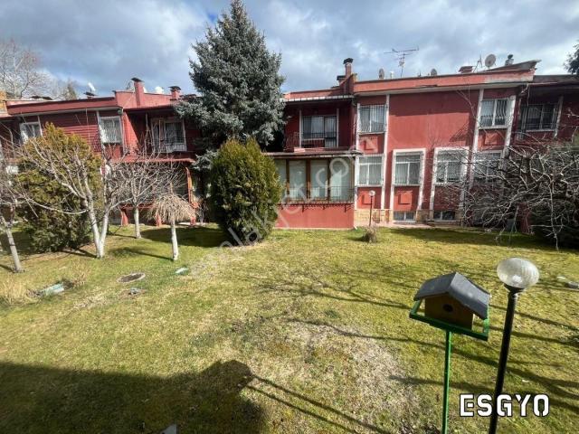 Esgyo'dan Batıkent Sağlıkkent Sitesinde 5+1 Satılık İkiz Villa