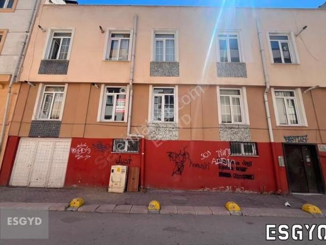 Esgyo'dan Collesium Arka Sokağı Şahane Konumda 2+0 Satılık Daire
