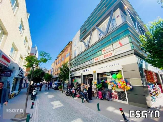 Esgyo'dan Esnaf Sarayı Yanı 2+0 Ayrı Mutfaklı Kiralık Ofis Daire
