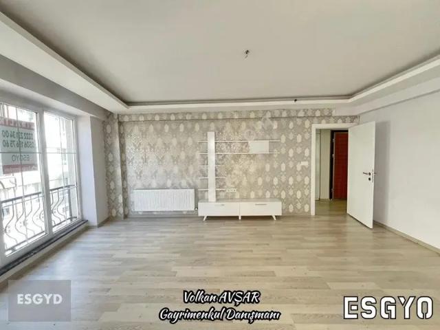 Esgyo'dan Esenli Cd Yakını Ebeveyn Banyolu Garajlı 2+1 Daire