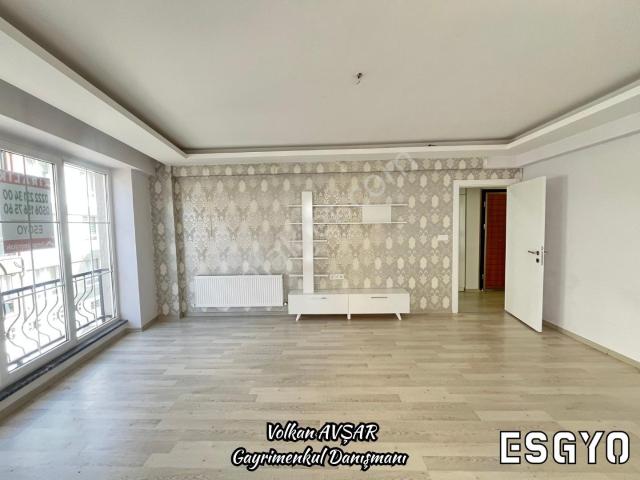 Esgyo'dan Esenli Cd Yakını Ebeveyn Banyolu Garajlı 2+1 Daire