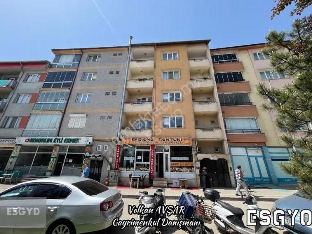 Esgyo'dan Ertaş Cd. Üzeri Küçük Sanayi Yakını Kiralık 3+1 140 M2