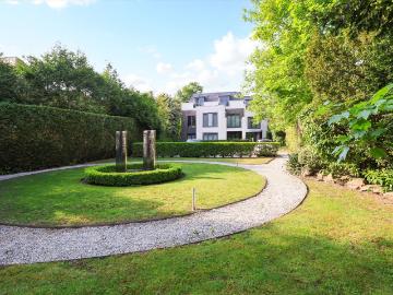 Esher Heights, Portsmouth Road, Esher, Surrey KT10, 2 bed flat to rent, £3,500 pcm | PrimeLocation
