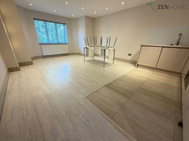 Esher KT10 2 bed apartment to rent £1,795 pcm £414 pw