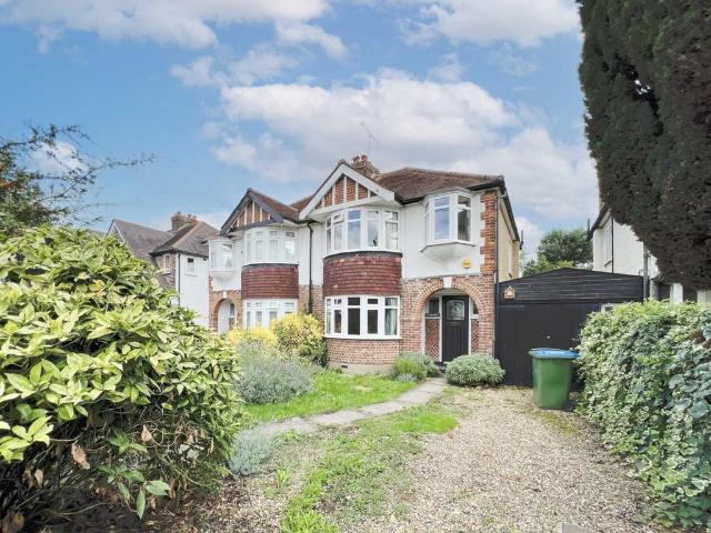 Esher Road, East Molesey 3 bed semi detached house to rent £2,400 pcm £554 pw