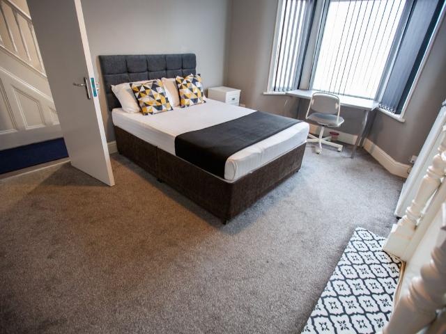 Esher Road L6, 3 bed shared accommodation to rent, £650 pcm | PrimeLocation