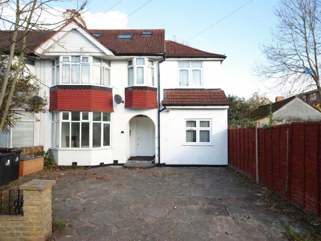 Eskdale Avenue, Northolt UB5 5DJ 4 bed flat to rent £2,300 pcm £531 pw