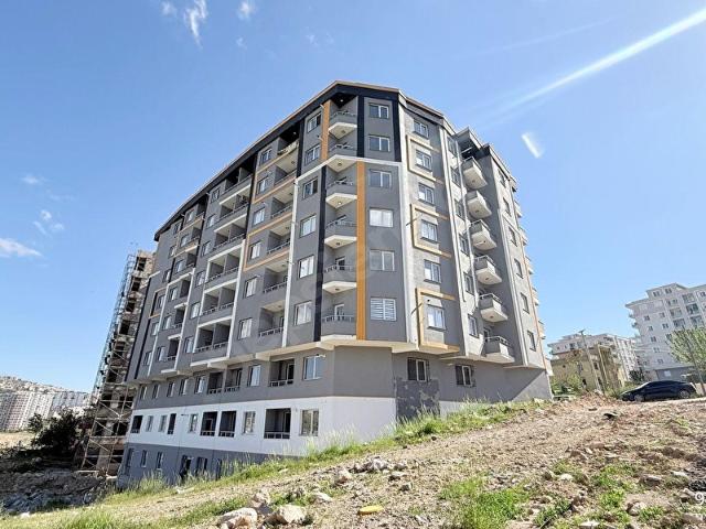 ESKİ AVM ARKASI SATILIK 1+1 SIFIR DAİRE SİZİ BEKLİYOR.