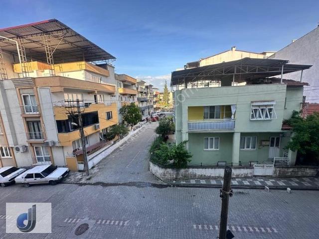 Eski Acil Altında Satılık Daire
