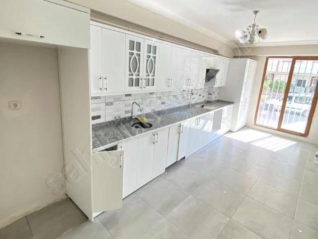Eski Devlet Hastane Arkası Yüksek Giriş 150 M2 3+1 Daire